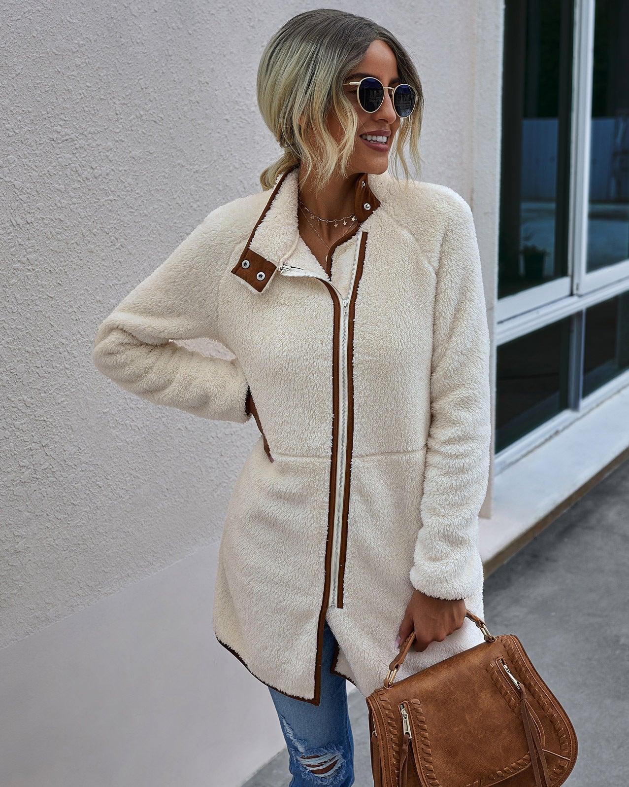 Donna – Warmer Damenmantel mit Taschen aus Kunstfell