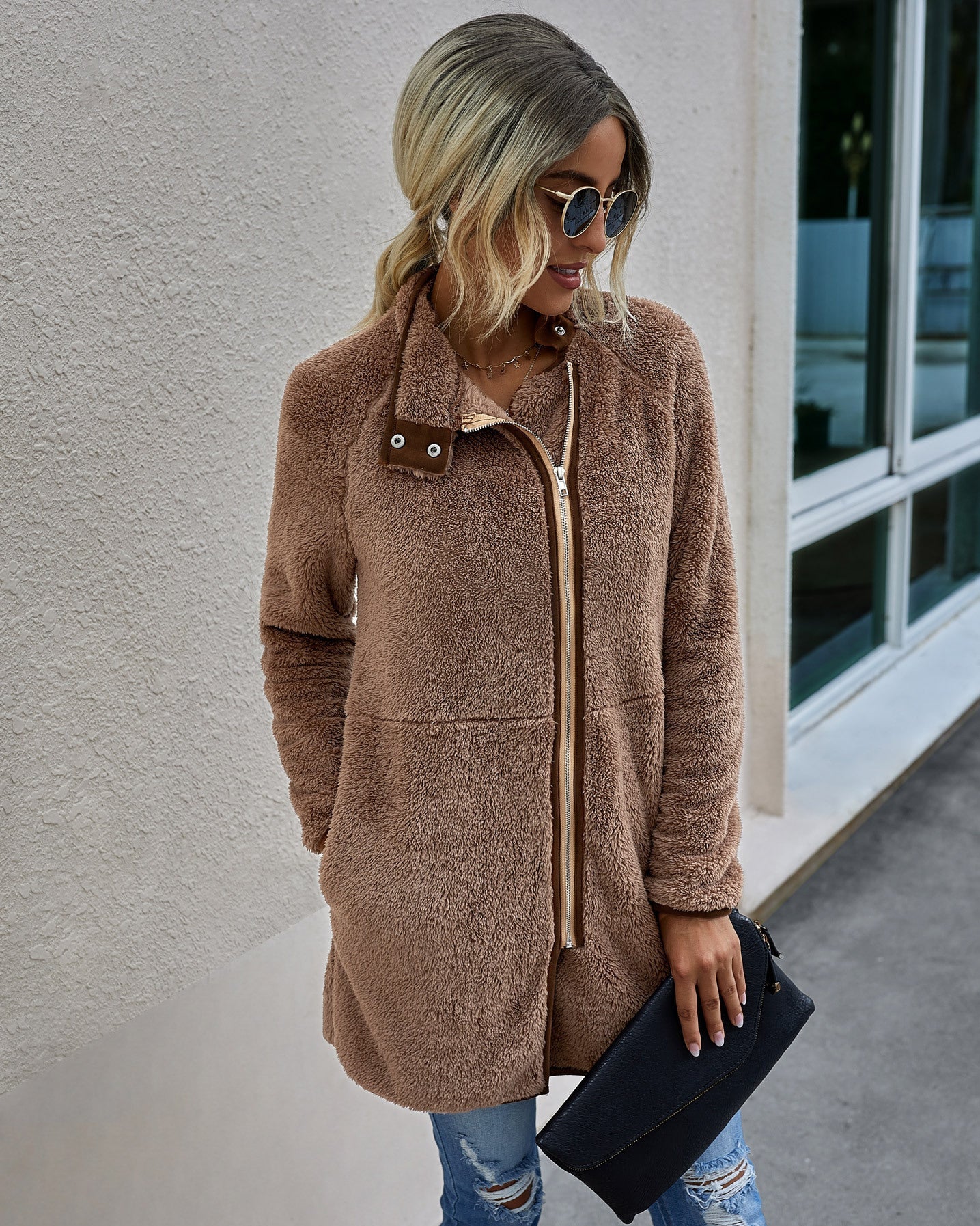 Donna – Warmer Damenmantel mit Taschen aus Kunstfell