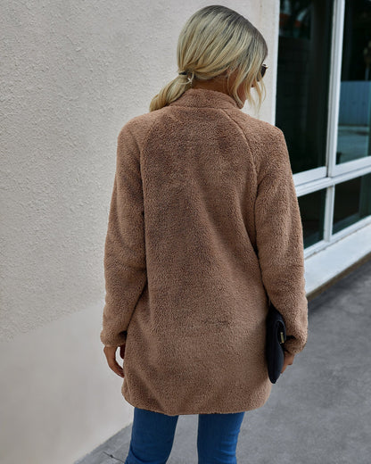 Donna – Warmer Damenmantel mit Taschen aus Kunstfell