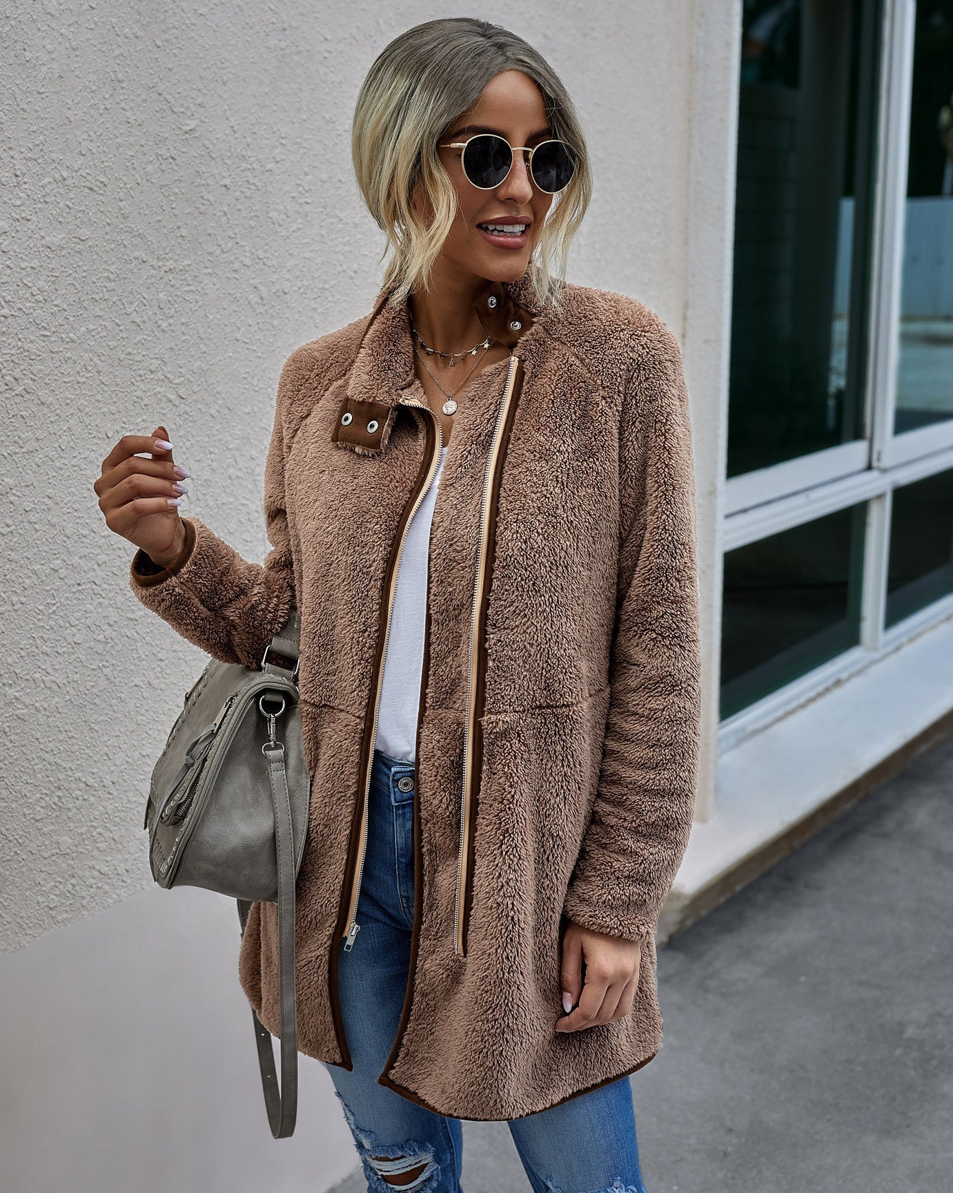 Donna – Warmer Damenmantel mit Taschen aus Kunstfell