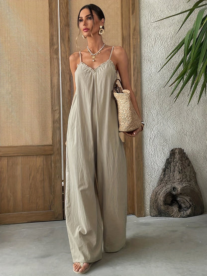 Damen Weitbeiniger Jumpsuit mit Spaghettiträgern und V-Ausschnitt – Eleganter Einteiler für Abend und Freizeit