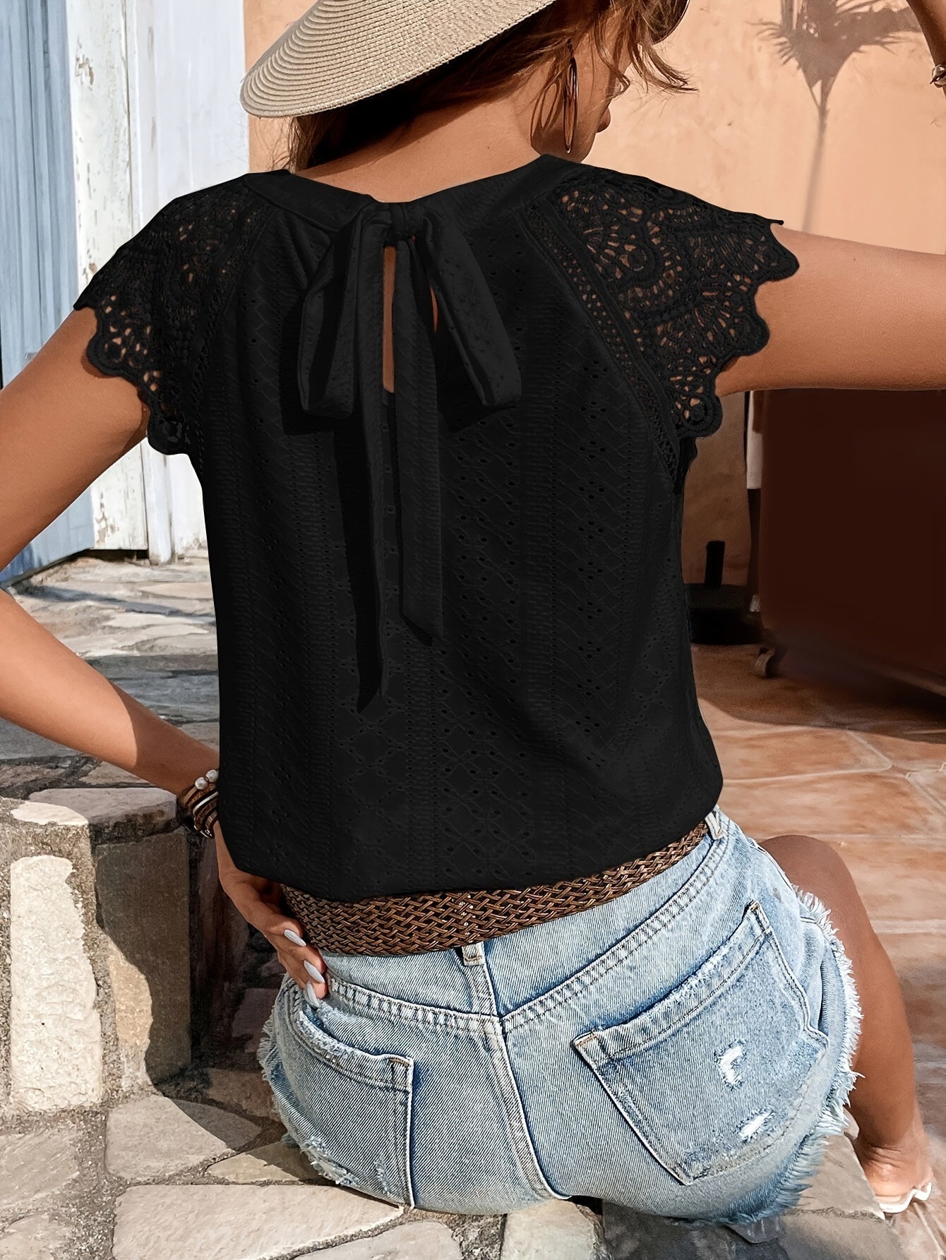 Damen Spitzentop mit Häkelärmeln und Rückenschleife – Sommer Freizeit Bluse