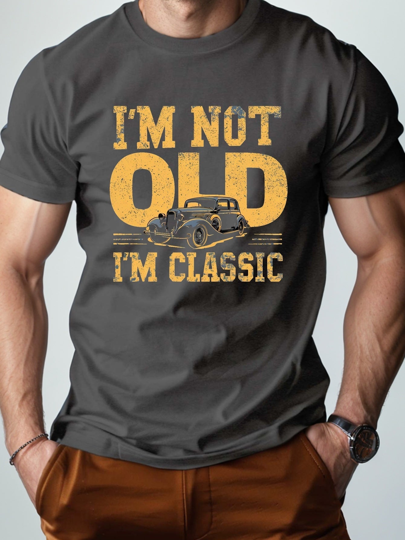 Herren T-Shirt Vintage-Style – Lustiges Geschenk „I’m Not Old, I’m Classic“ – Retro Auto Motiv – Perfekt für Geburtstage und Jubiläen