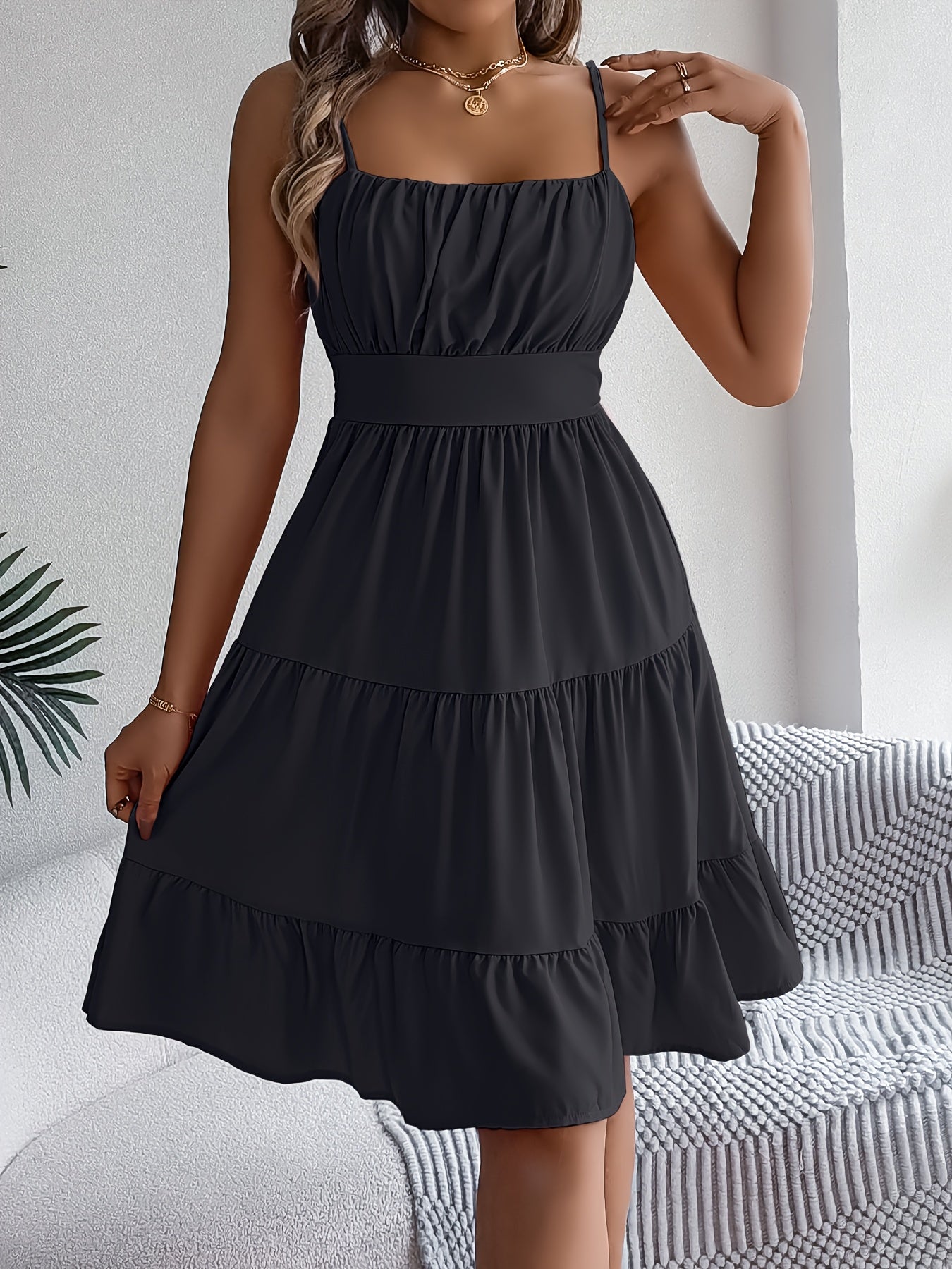 Damen Sommerkleid mit Spaghettiträgern und Volant – Elegantes Freizeit- & Urlaubskleid
