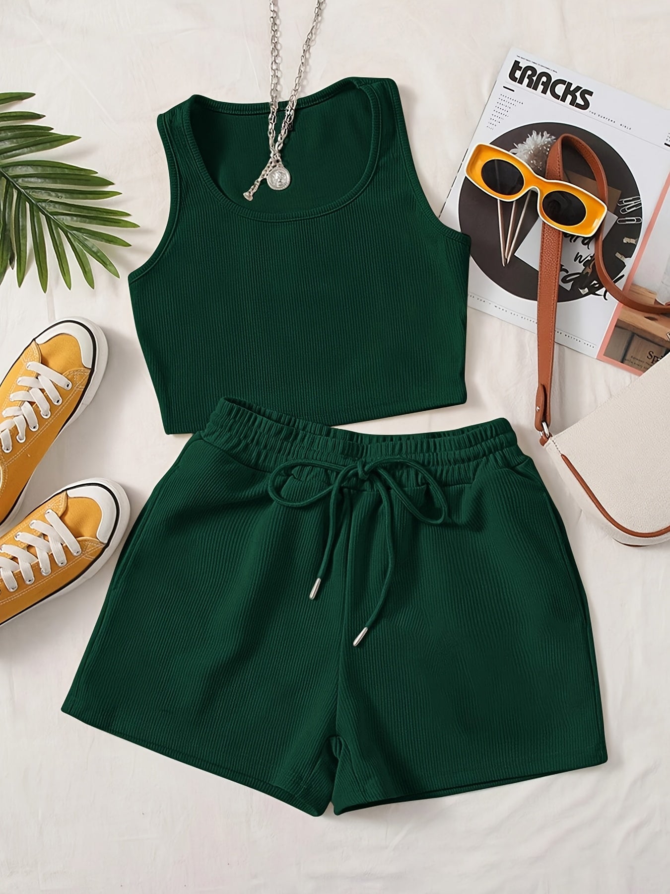 Damen Freizeit Zweiteiler Set – Geripptes Crop Top & Shorts, Sportlich & Modern für Alltag und Entspannung