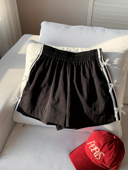 Damen Sommer Shorts mit Schleifendetail und sportlichem Streifen – Freizeit & Urlaub