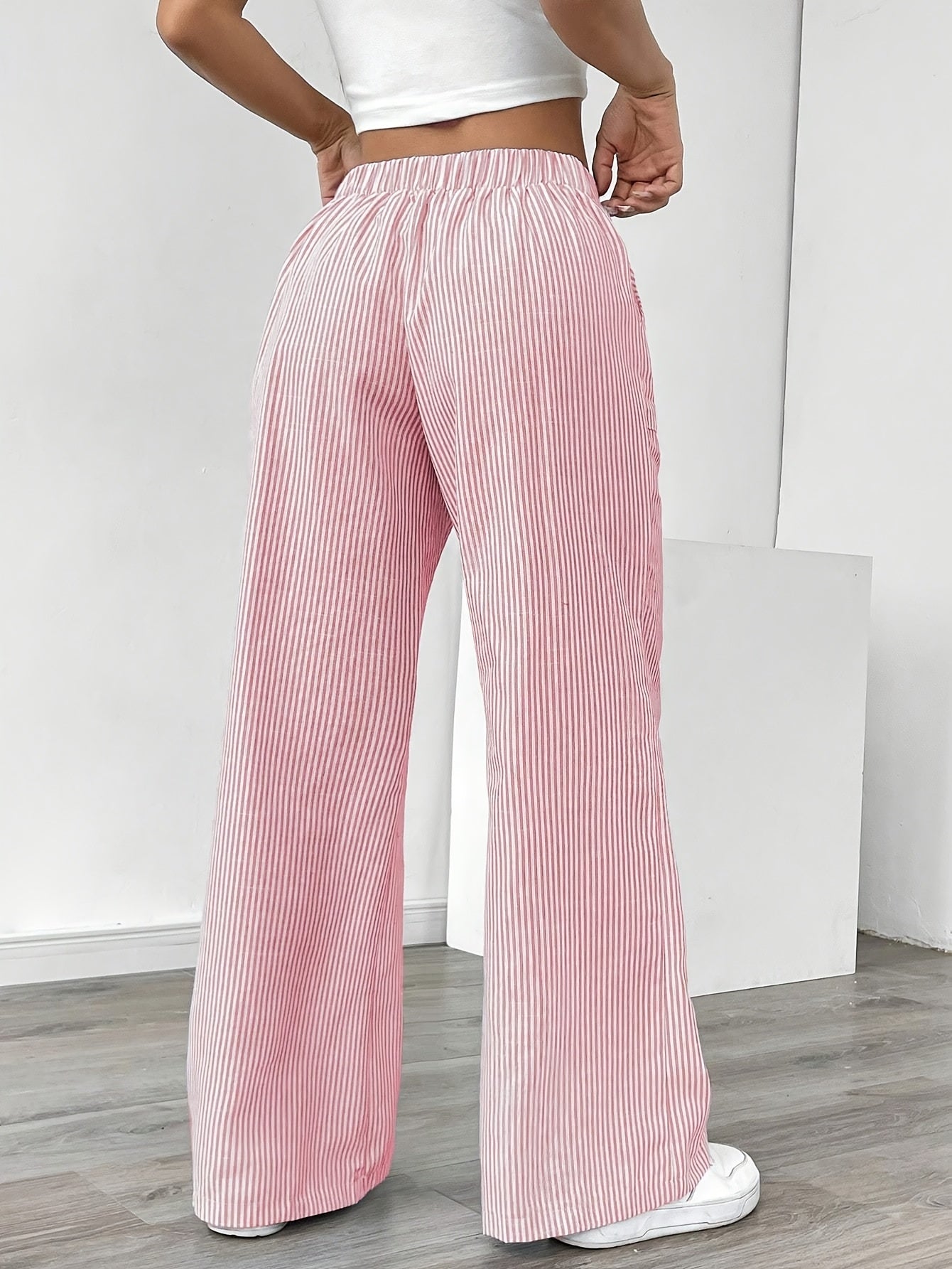 Damen Weite Freizeithose mit Streifen und Kordelzug – Lässiger Streetstyle für Alltag und Freizeit