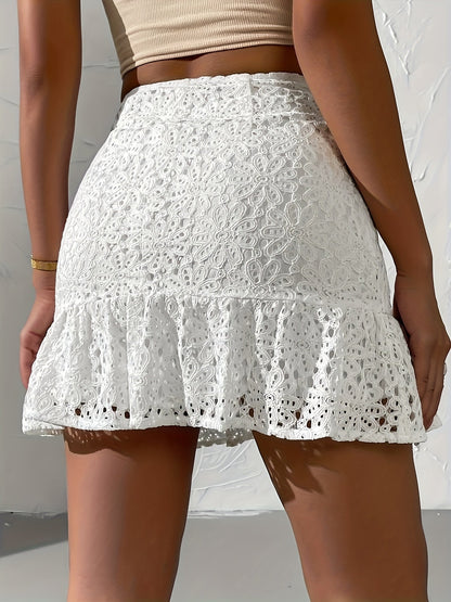 Damen Spitzen-Minirock mit Blumenmuster und Volant – Eleganter Sommerrock für Freizeit und Urlaub