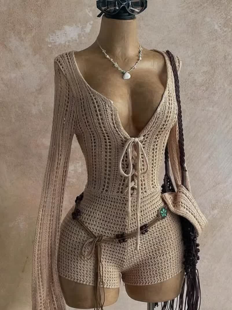 Damen Boho Strick Einteiler mit Schnürung und tiefem Ausschnitt – Perfekt für Strand & Urlaub