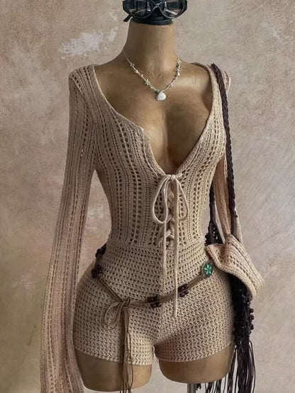 Damen Boho Strick Einteiler mit Schnürung und tiefem Ausschnitt – Perfekt für Strand & Urlaub