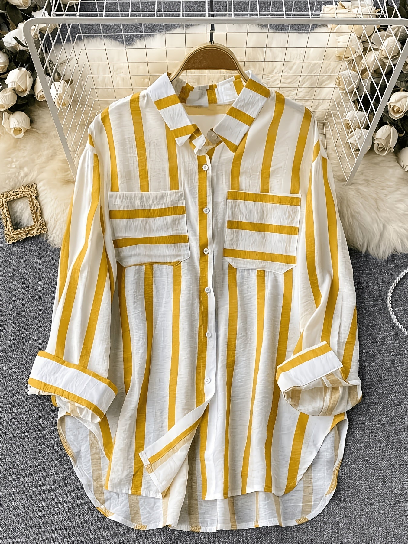Damen Streifen-Bluse im klassischen Hemd-Stil – Modisches Freizeit- und Büro-Outfit