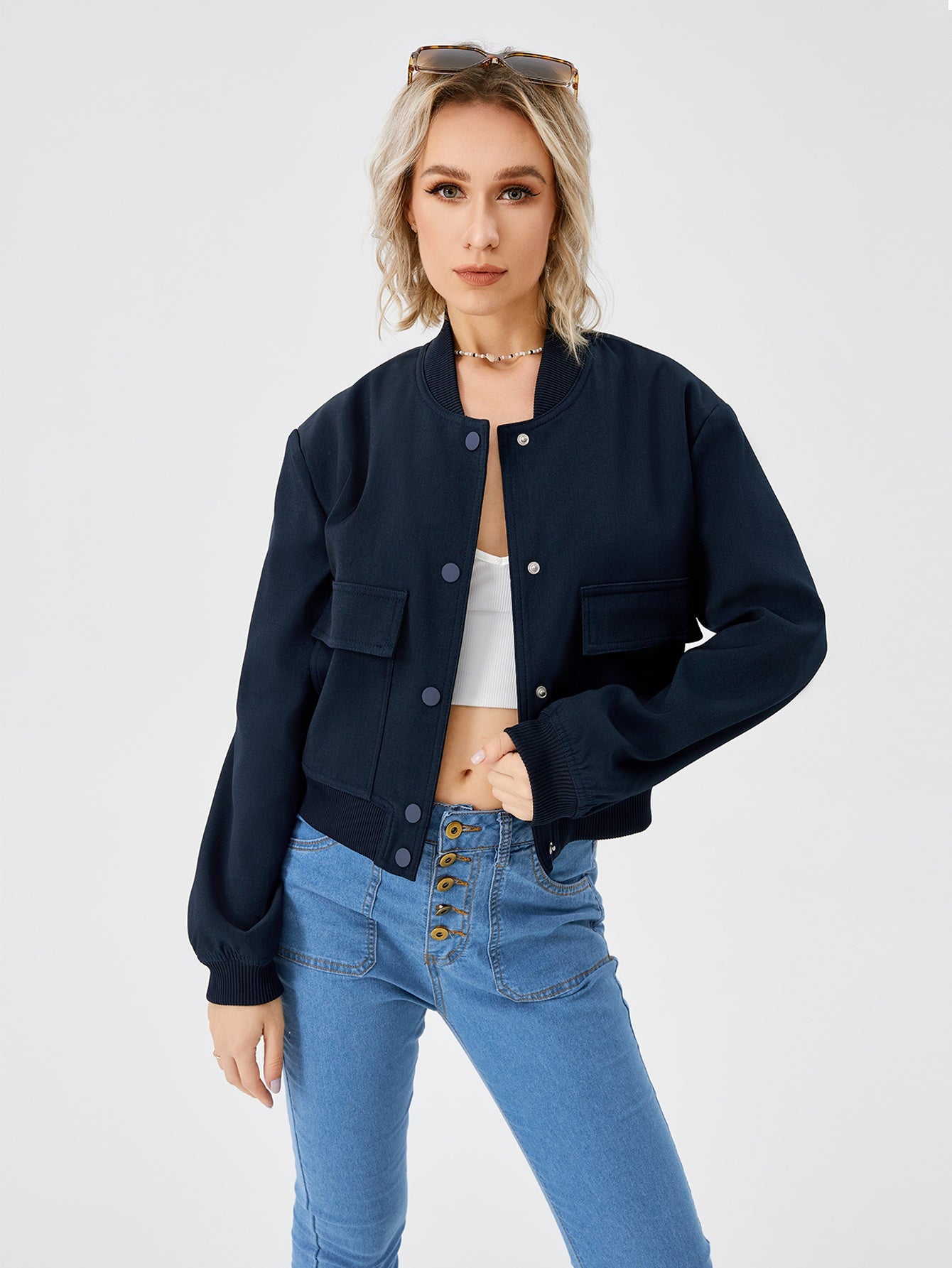 Nicole – Leichte Damenbomberjacke im Cropped-Design