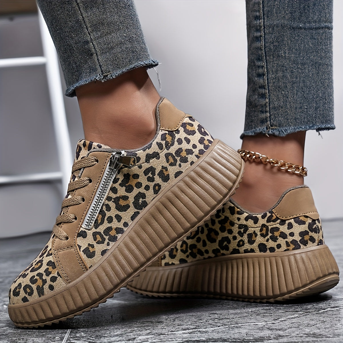 Damen Plateau-Sneaker mit Leopardenmuster und Reißverschluss – Modische Freizeitschuhe für Alltag und Ausgehen