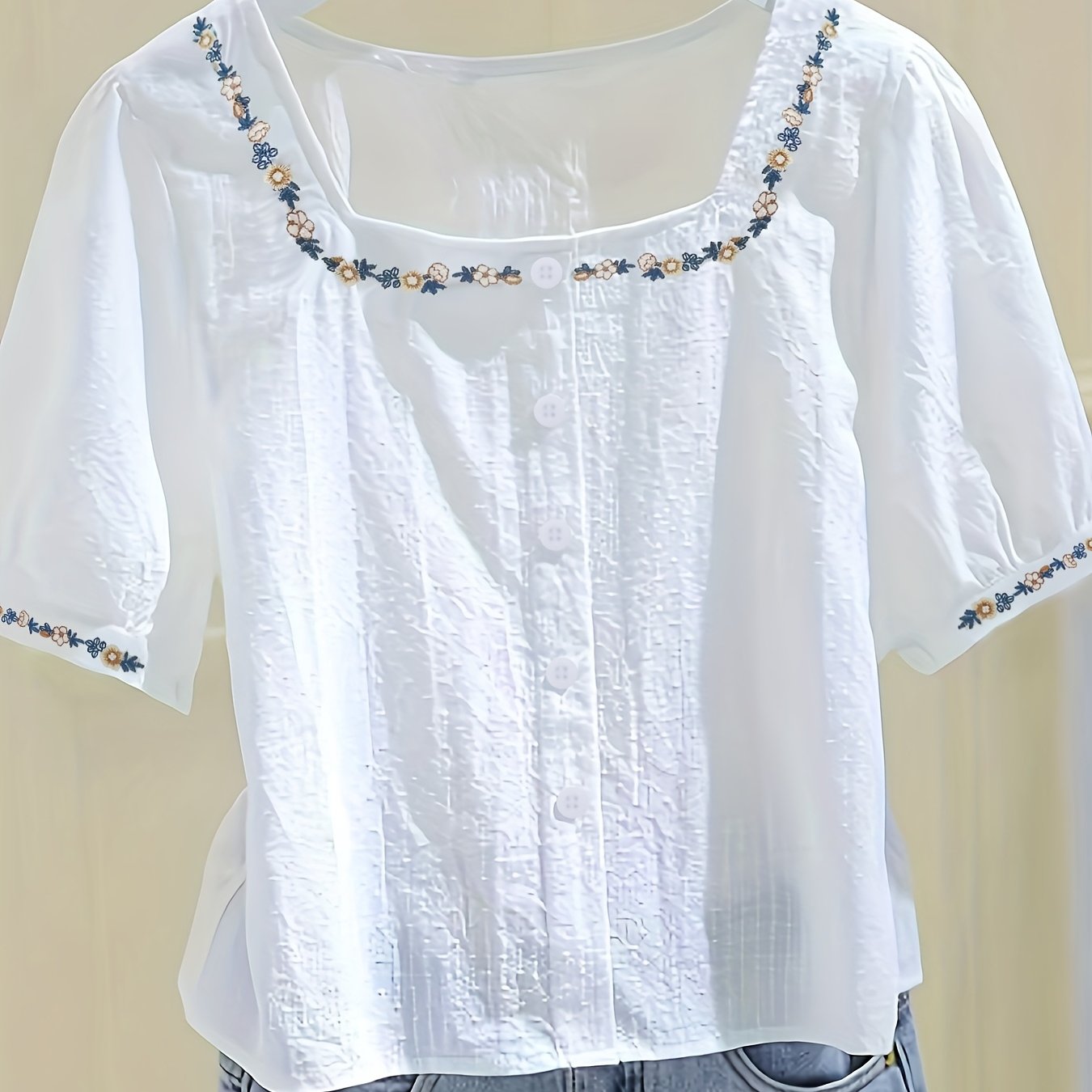 Damen Bluse mit Stickerei und Quadrat-Ausschnitt – Eleganter Sommerstil