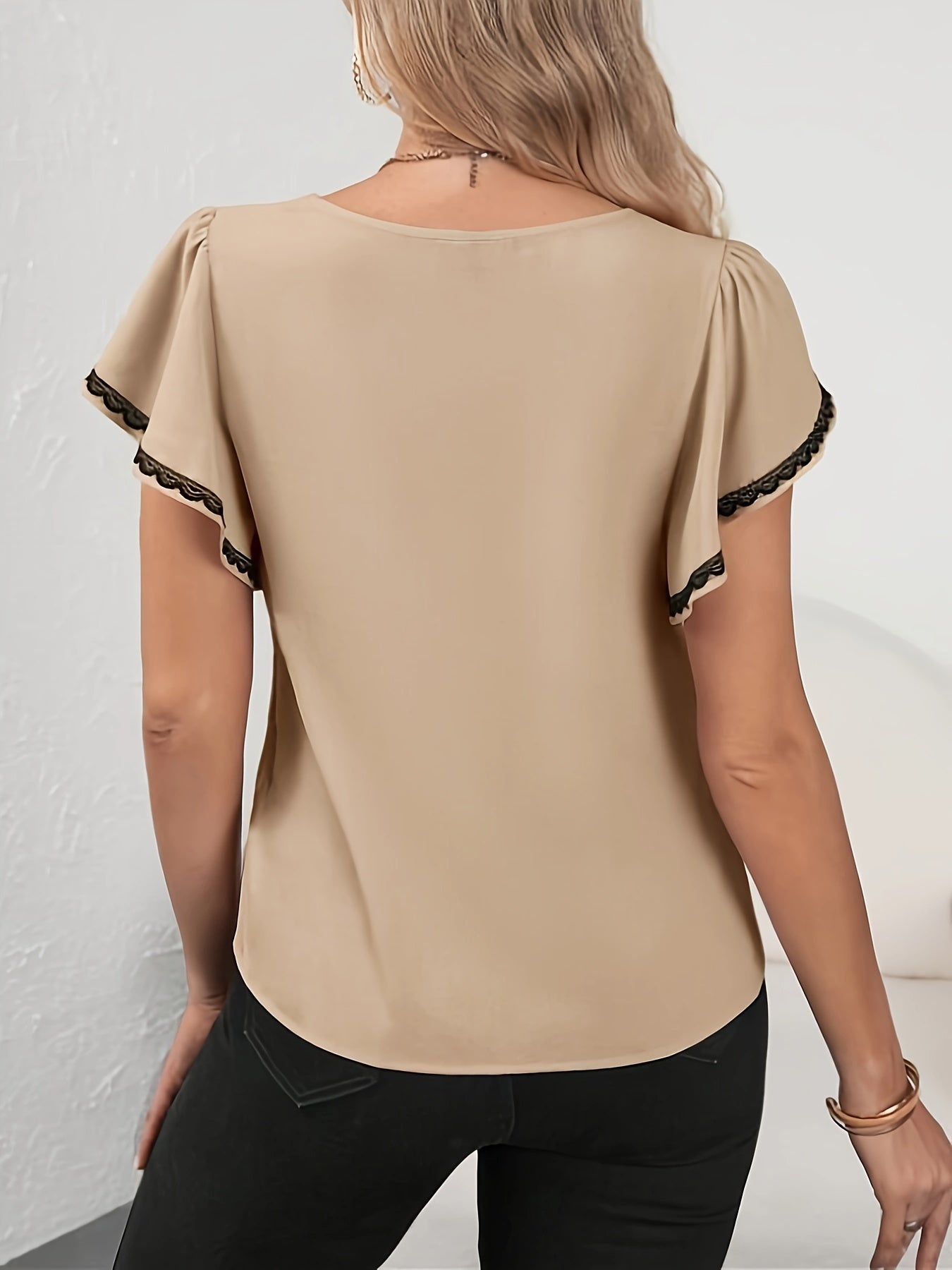 Damen Elegante V-Ausschnitt Bluse mit Volantärmeln und Spitzen-Detail – Büro & Freizeit