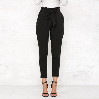 Andrea – Damenhose aus Holz mit schlanker Passform