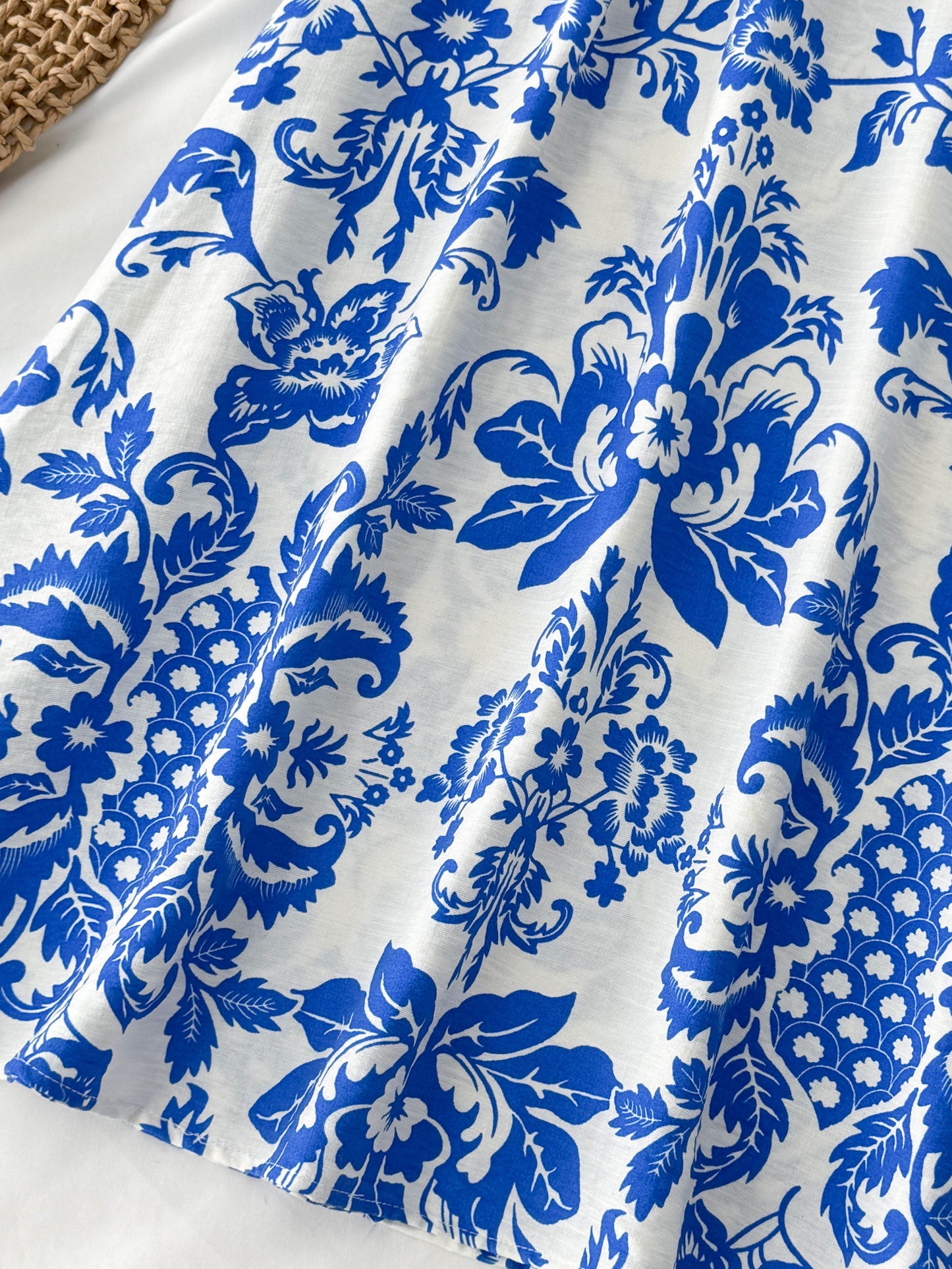 Damen Midikleid mit Blumenmuster und Cut-Out – Elegantes Sommerkleid für besondere Anlässe
