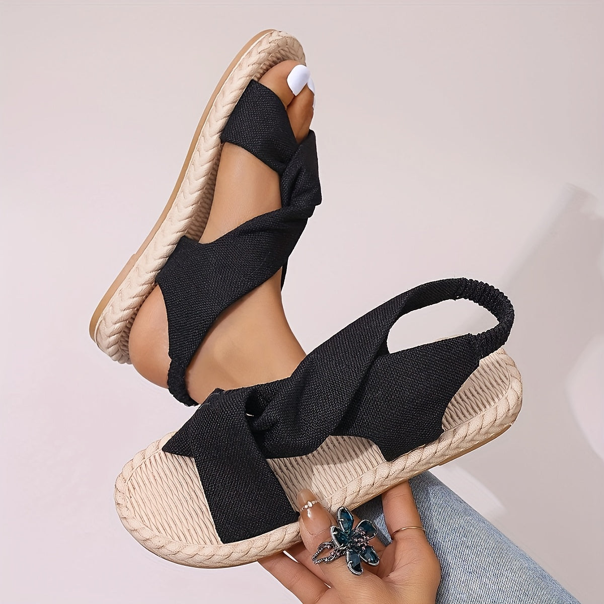 Damen Sommer-Sandalen mit Kreuzband und offener Spitze – Modische Freizeitschuhe für Alltag und Urlaub