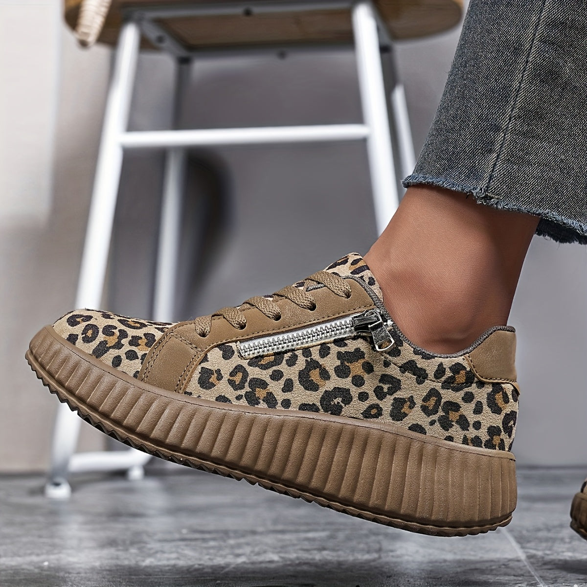 Damen Plateau-Sneaker mit Leopardenmuster und Reißverschluss – Modische Freizeitschuhe für Alltag und Ausgehen