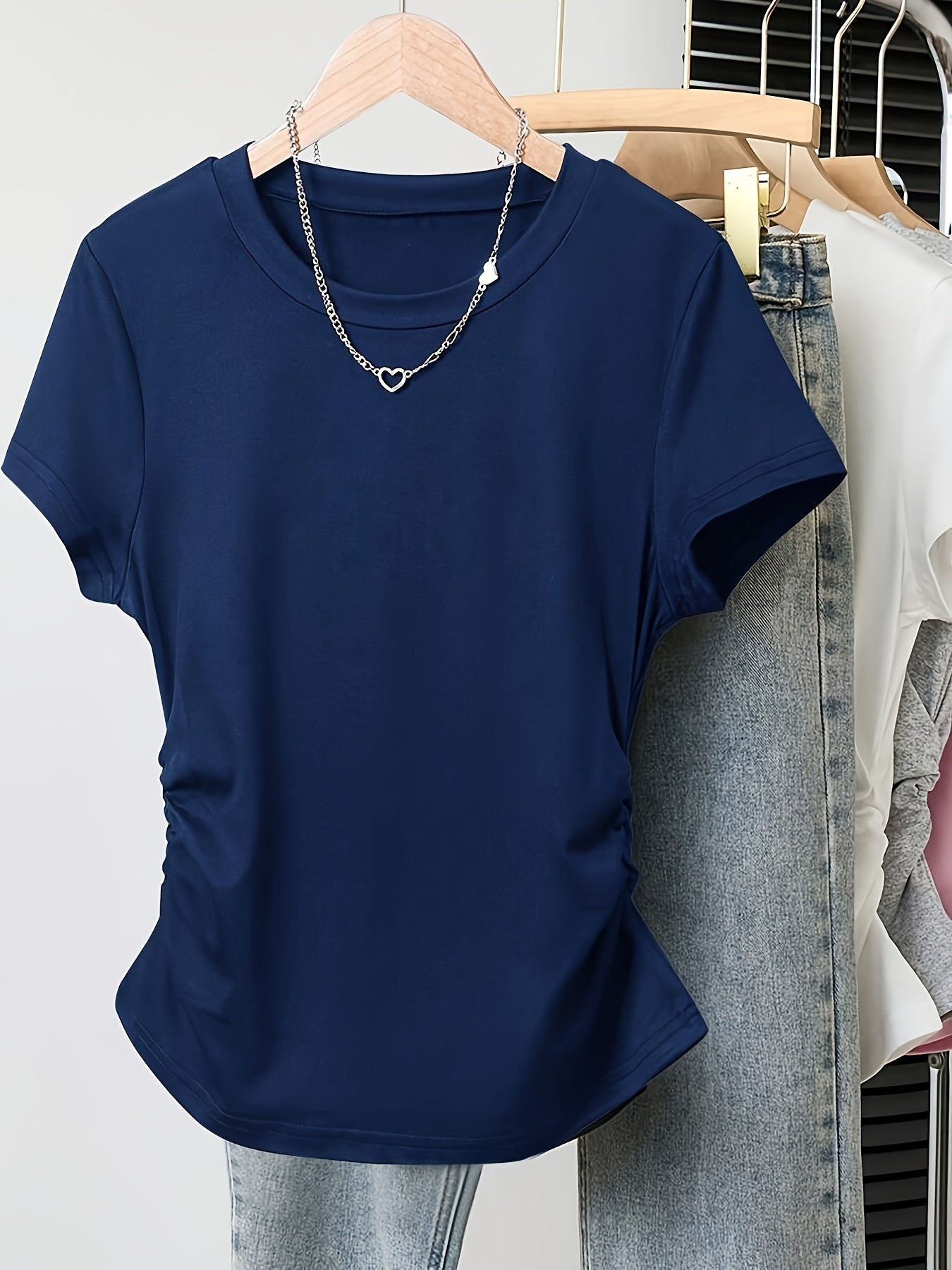 Damen Basic T-Shirt mit Raffung und Rundhalsausschnitt – Casual Style für Alltag und Freizeit