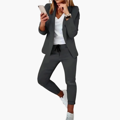 Damen Hosenanzug im Casual-Business-Look