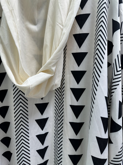 Herren Boho Poncho mit Kapuze und geometrischem Muster – Strand & Festival Überwurf