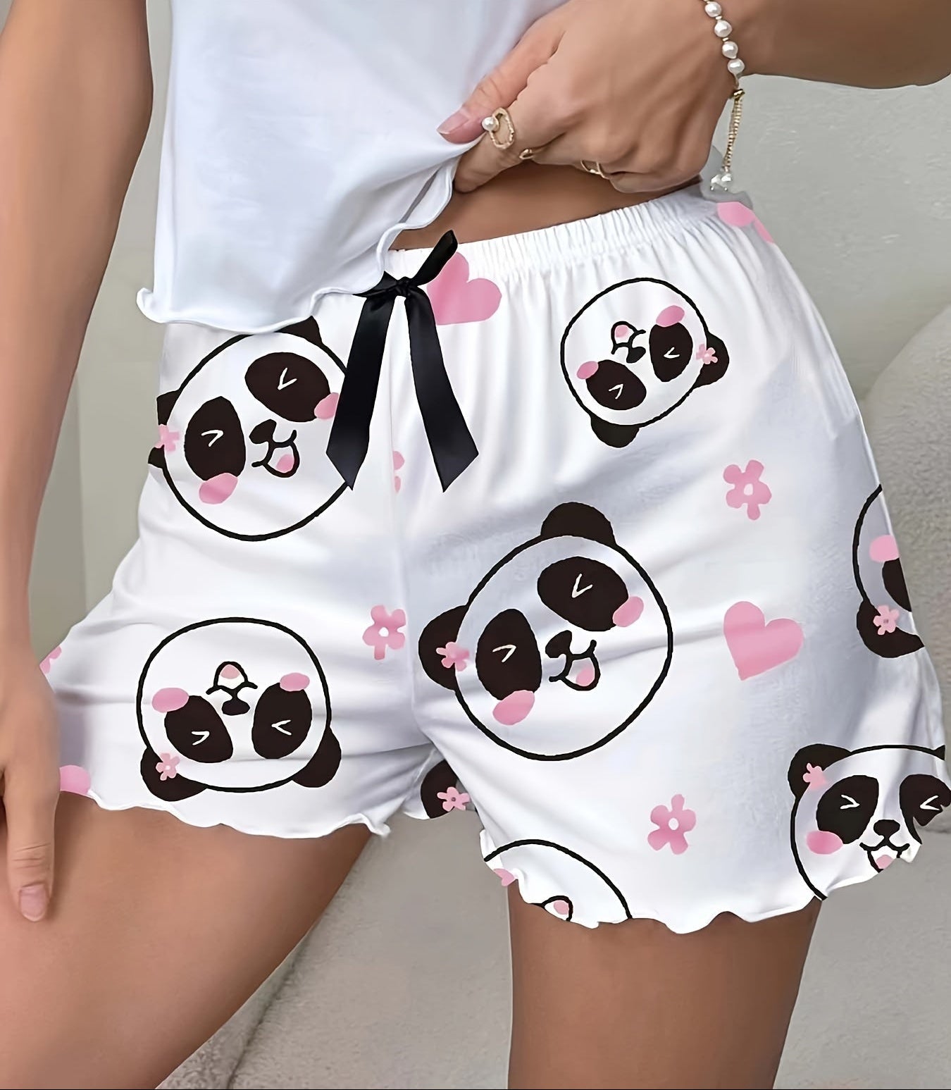 Damen Schlafshorts mit Panda-Motiv und Herzchen – Verspielte Pyjama-Shorts für gemütliche Nächte