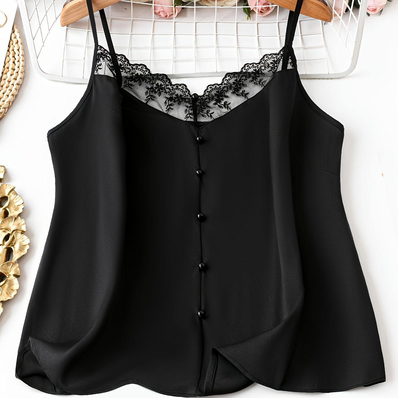 Damen Spitzen-Top mit Knopfleiste und Spaghettiträgern – Elegantes Camisole für Alltag und besondere Anlässe