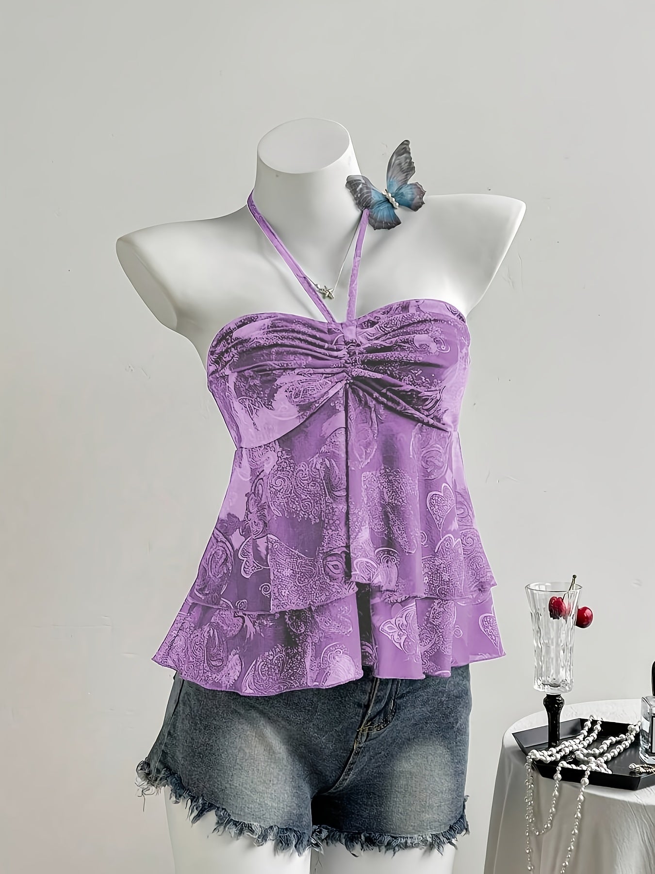 Damen Halterneck Volant-Top mit Herzmuster und Rüschen – Verspielter, femininer Look für Freizeit und Ausgehen