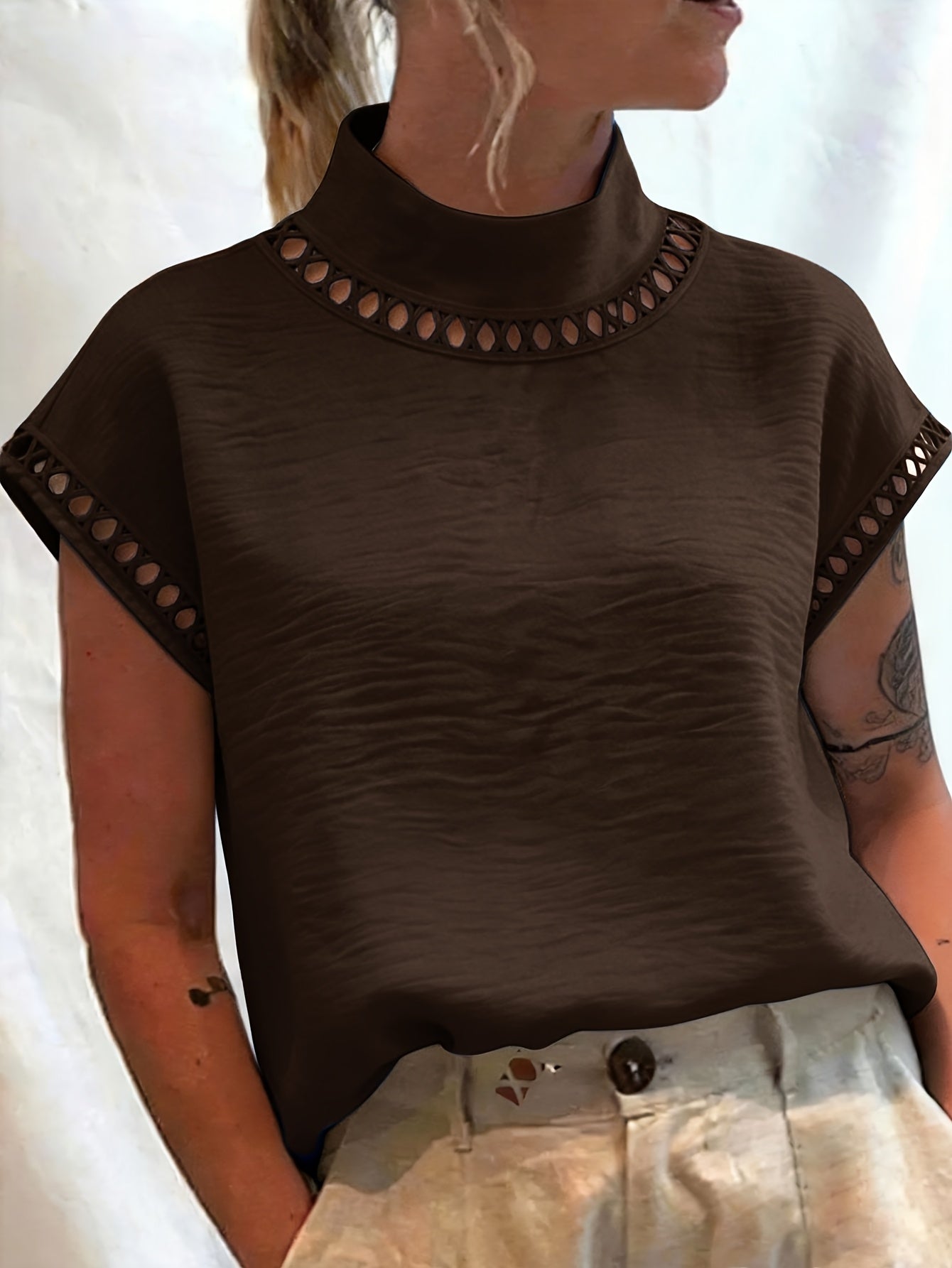 Damen Bluse mit Stehkragen und Cut-Out-Details – Eleganter Stil für Büro & Freizeit