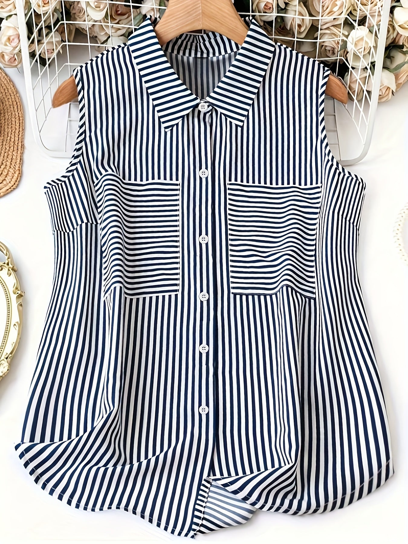 Damen Ärmellose Bluse mit Streifen und Brusttaschen – Eleganter Sommer-Look für Büro und Freizeit