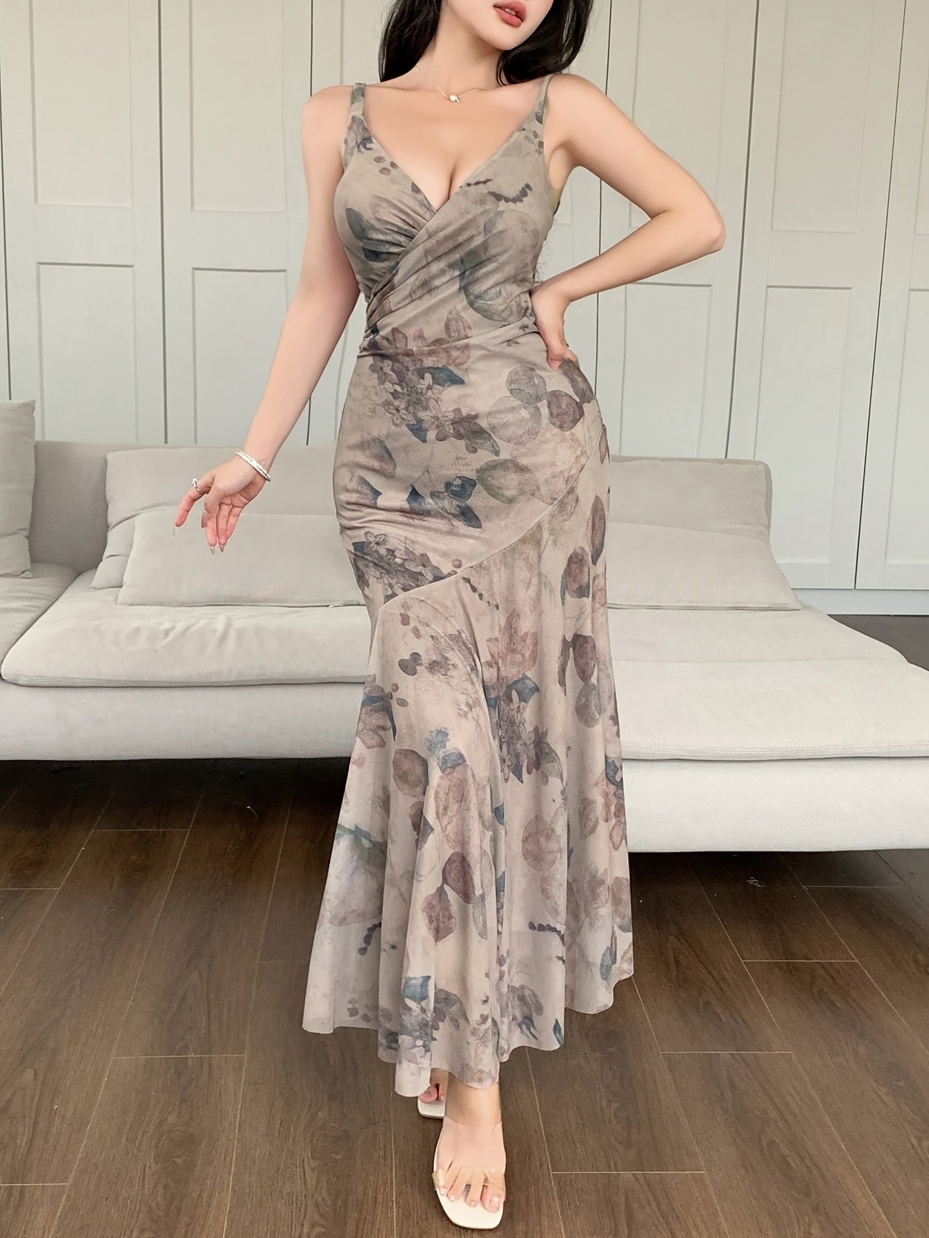Damen Elegantes Maxikleid mit Wickeloptik und Blumenmuster – Perfekt für besondere Anlässe