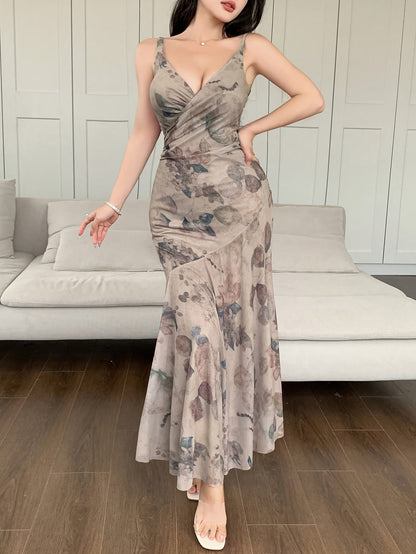 Damen Elegantes Maxikleid mit Wickeloptik und Blumenmuster – Perfekt für besondere Anlässe