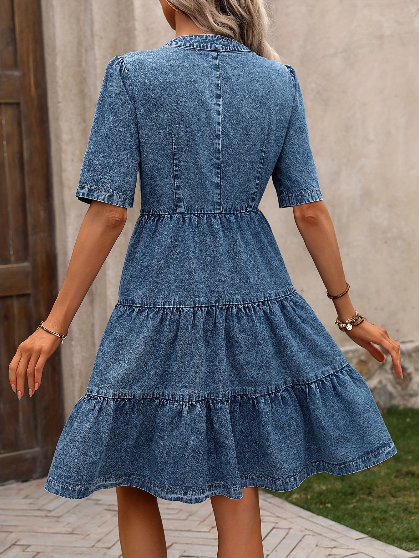 Damen Jeanskleid mit Knopfleiste und V-Ausschnitt – Eleganter Sommer Freizeit-Look