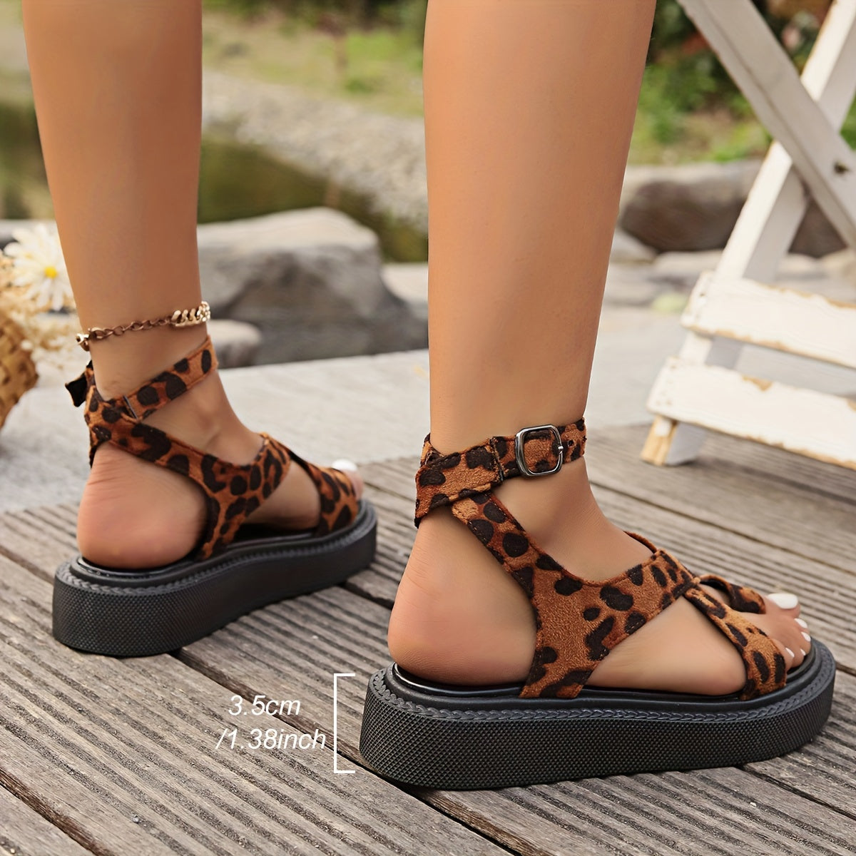 Damen Plateau-Sandalen im Leopardenmuster – Modische Sommerschuhe mit Kreuzriemen und Knöchelriemen