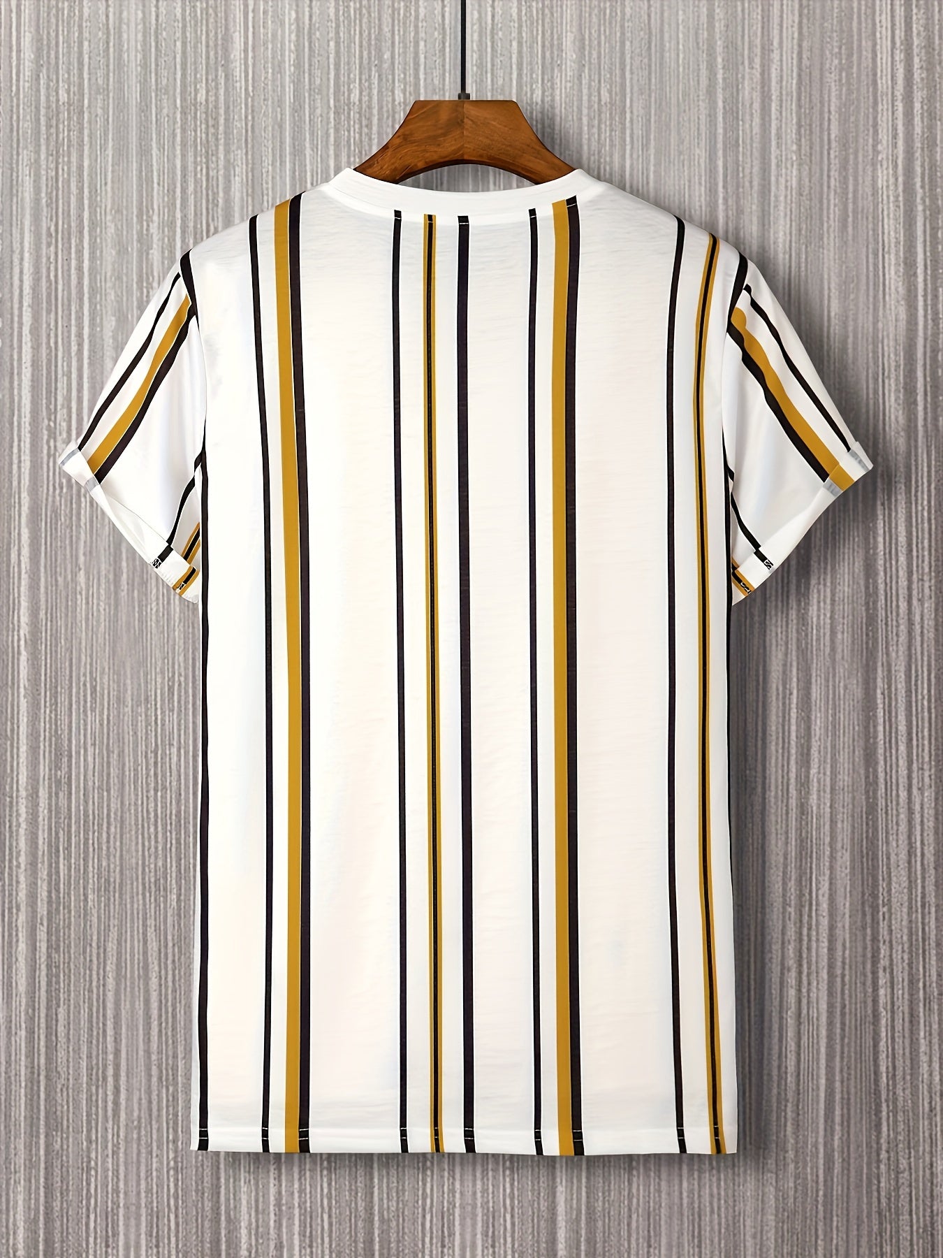 Herren T-Shirt mit vertikalem Streifenmuster und modernem Grafik-Print – Freizeit & Streetstyle