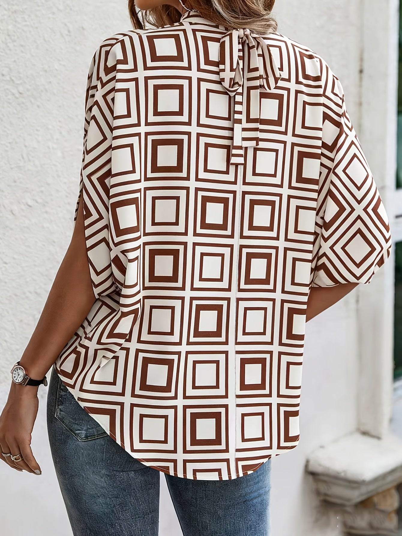 Damen Bluse mit Stehkragen und modernem geometrischem Muster, eleganter Business- und Freizeitstil