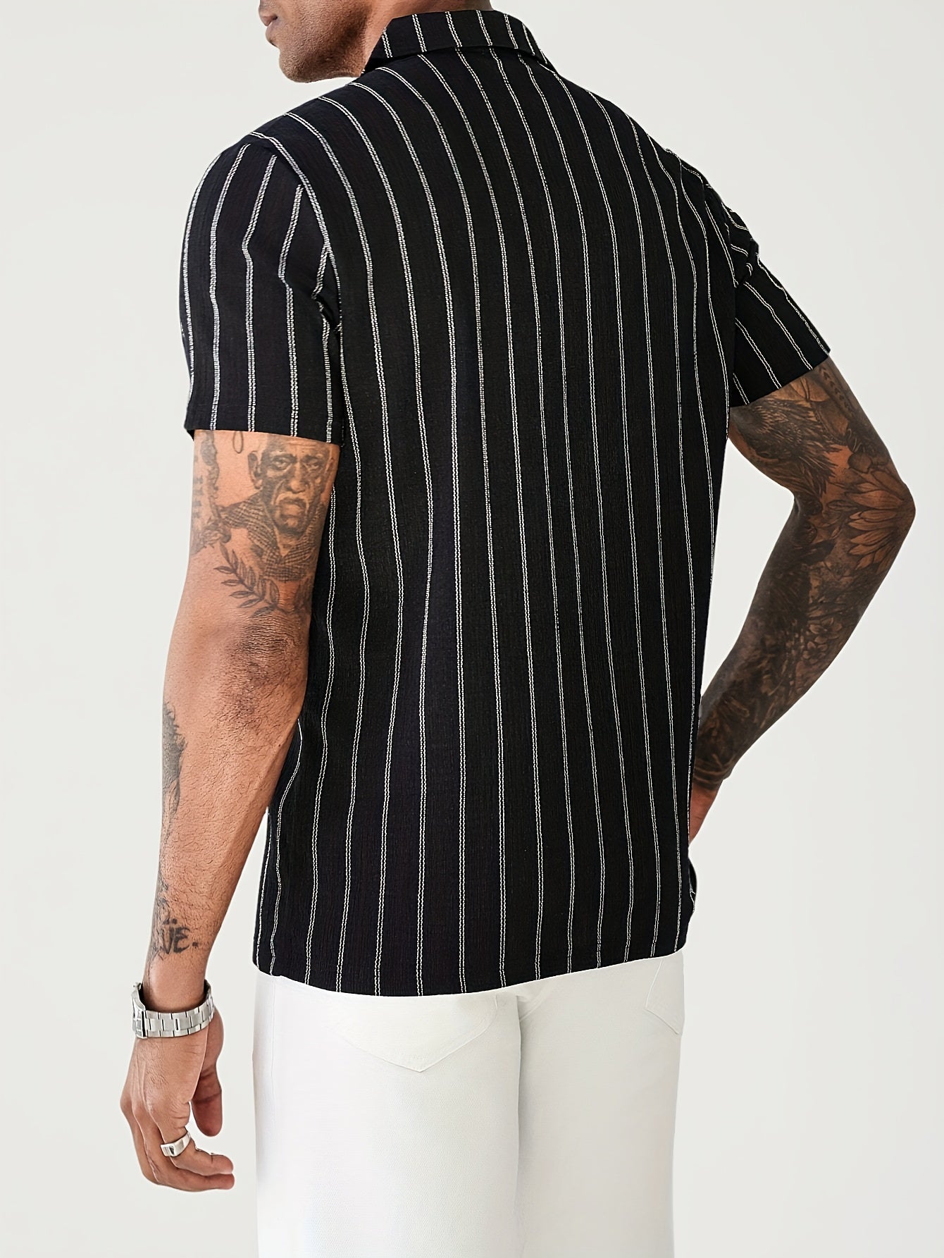 Herren Poloshirt mit Nadelstreifen – Modernes Kurzarm-Design für Alltag und Freizeit
