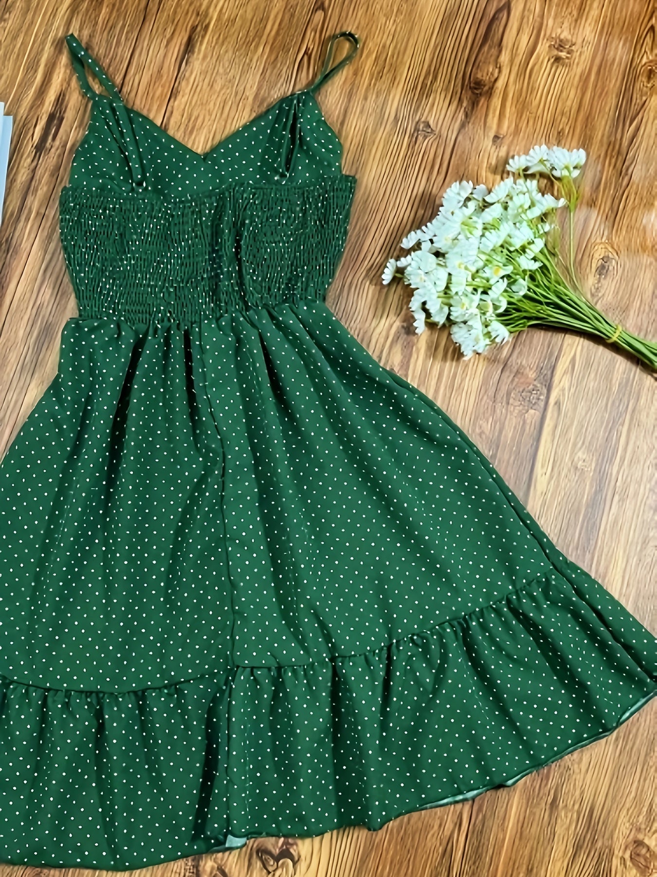 Damen Polka Dot Kleid mit Knopfleiste und Rüschen – Vintage-inspirierter Sommer-Look
