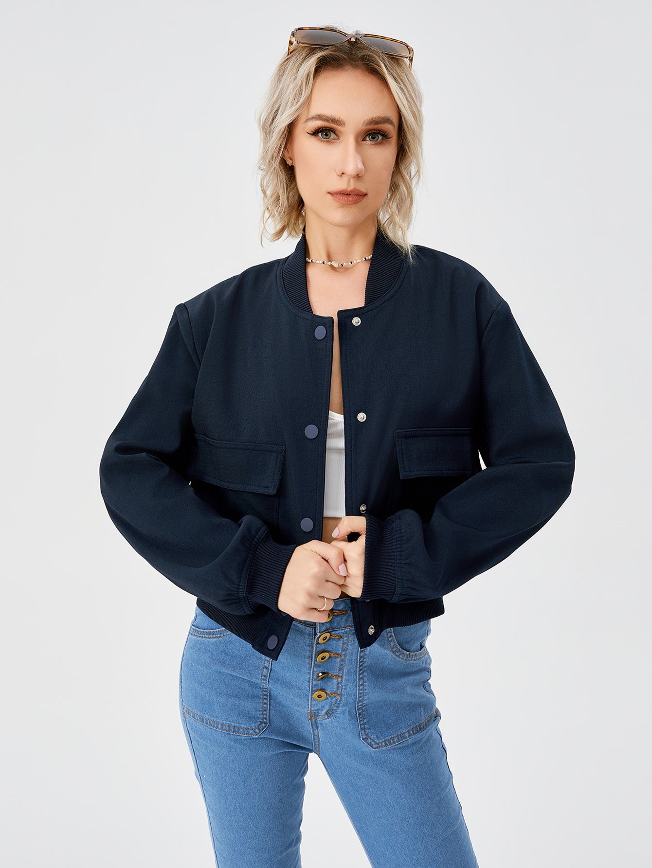 Nicole – Leichte Damenbomberjacke im Cropped-Design