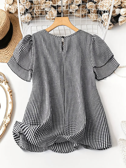 Damen Sommer Casual Gingham Bluse mit Jeansshorts – Modischer Freizeit-Look für den Garten oder Alltag