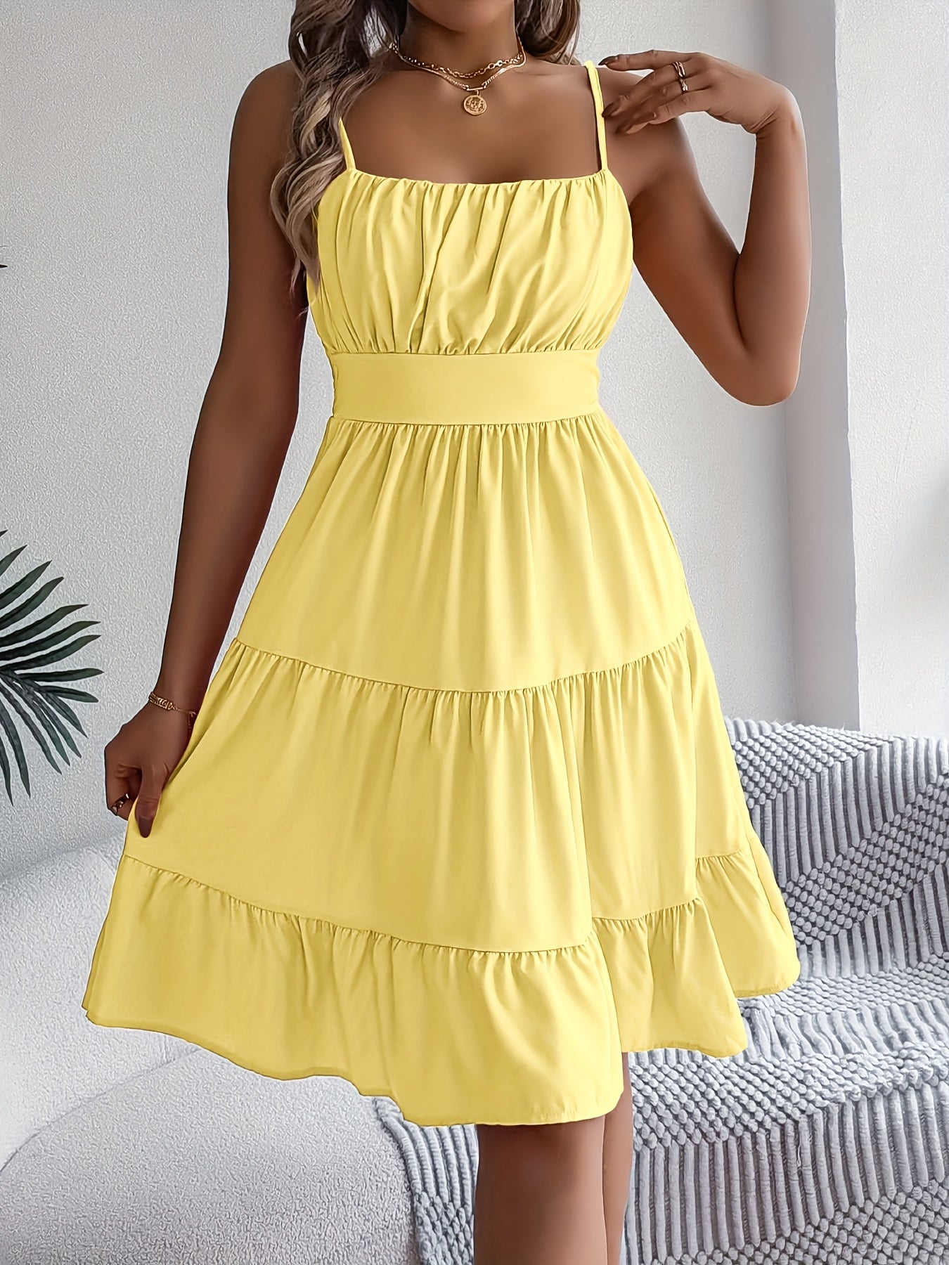 Damen Sommerkleid mit Spaghettiträgern und Volant – Elegantes Freizeit- & Urlaubskleid