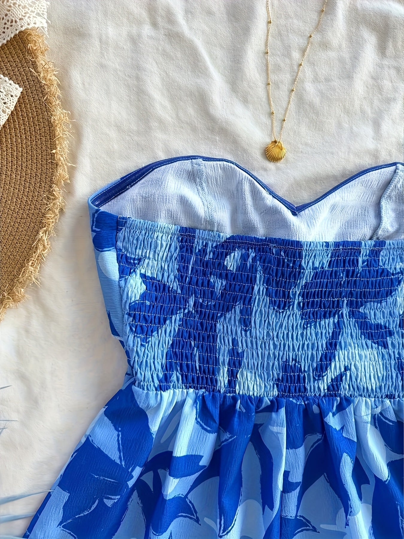 Damen Bandeau-Jumpsuit mit Blumenmuster und Schleifendetail – Eleganter Einteiler für Urlaub und Sommer-Outfits