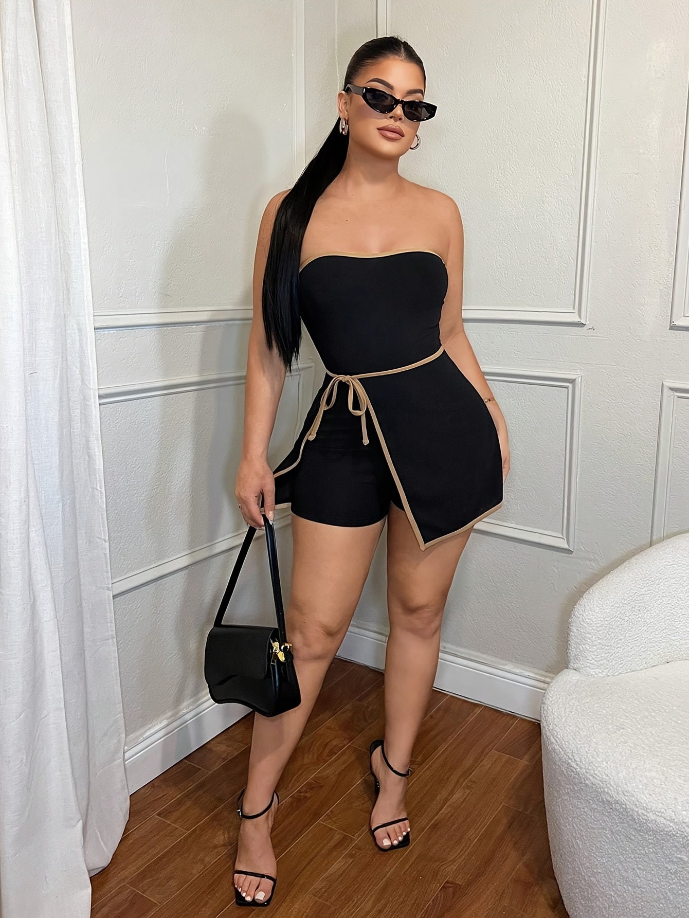 Damen Eleganter Bandeau Jumpsuit mit Gürtel und asymmetrischem Rock-Overlay – Stilvoller Einteiler für Alltag und Ausgehen