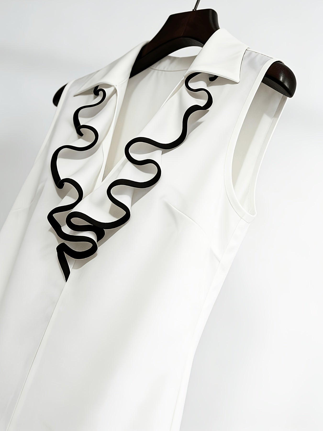 Damen Bluse ohne Ärmel mit Rüschen-Detail für Business und elegante Anlässe