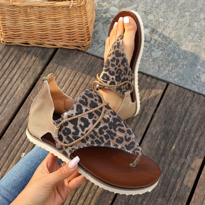 Damen Sandalen im Boho-Stil mit Leopardenmuster – Sommerliche Zehentrenner für Freizeit & Urlaub