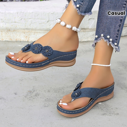 Damen Casual Zehentrenner Sandalen mit Keilabsatz und Blumenapplikation – Bequeme Sommerschuhe für Freizeit