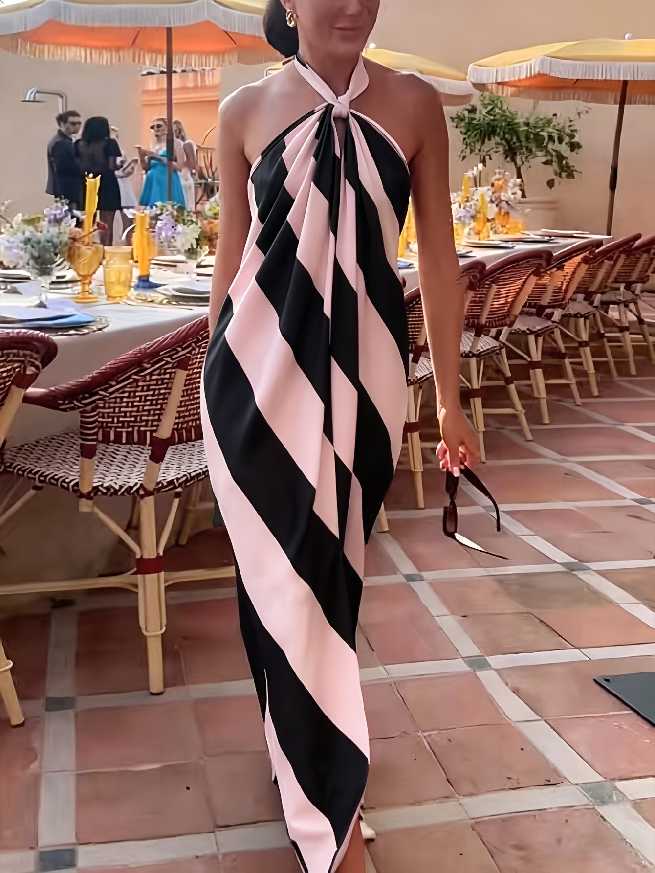 Damen Maxikleid mit Halterneck und Streifen – Elegantes Abend- und Partykleid