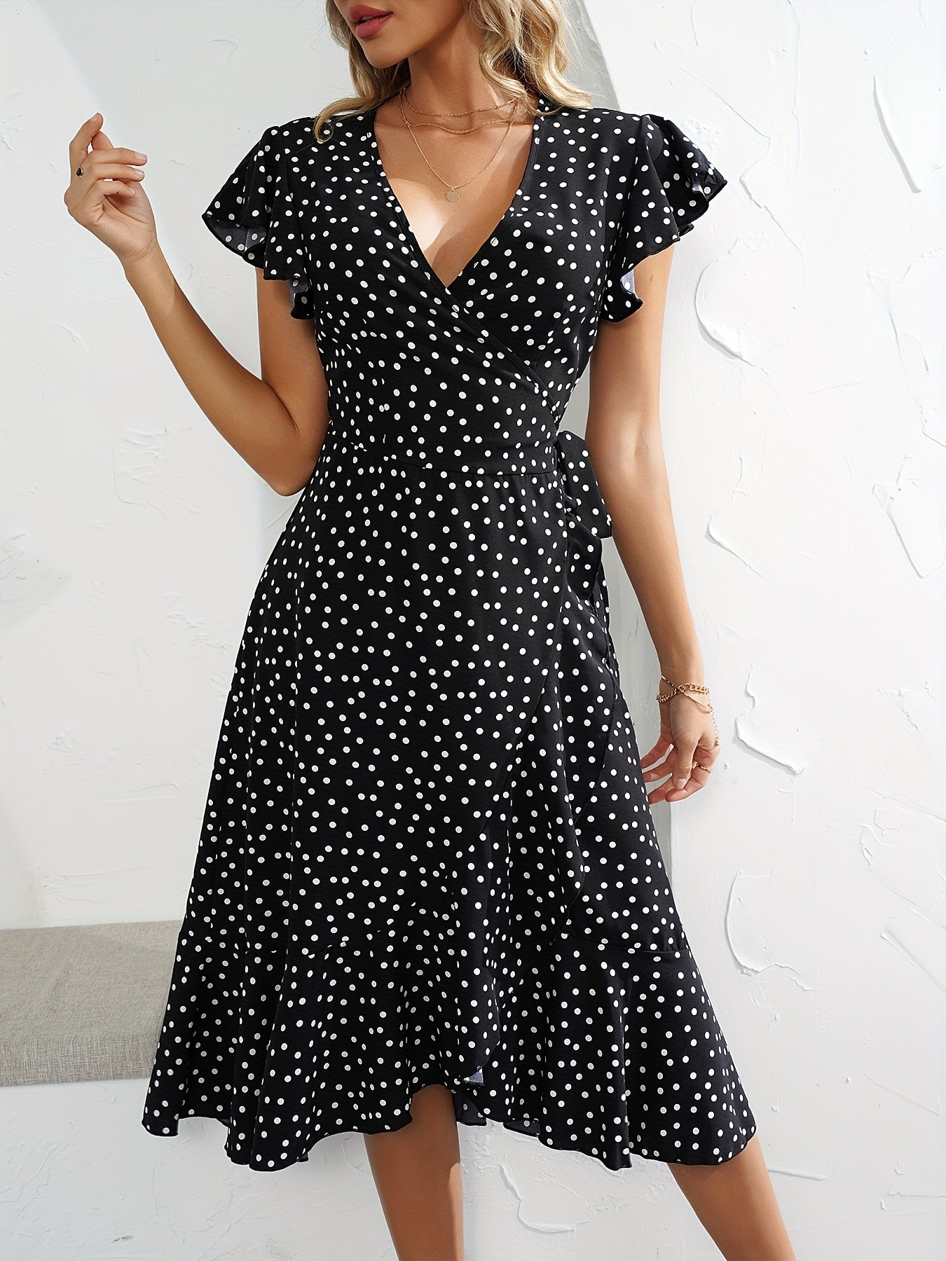 Damen Polka Dot Wickelkleid mit Rüschen – Eleganter Sommerstil für Alltag und Urlaub