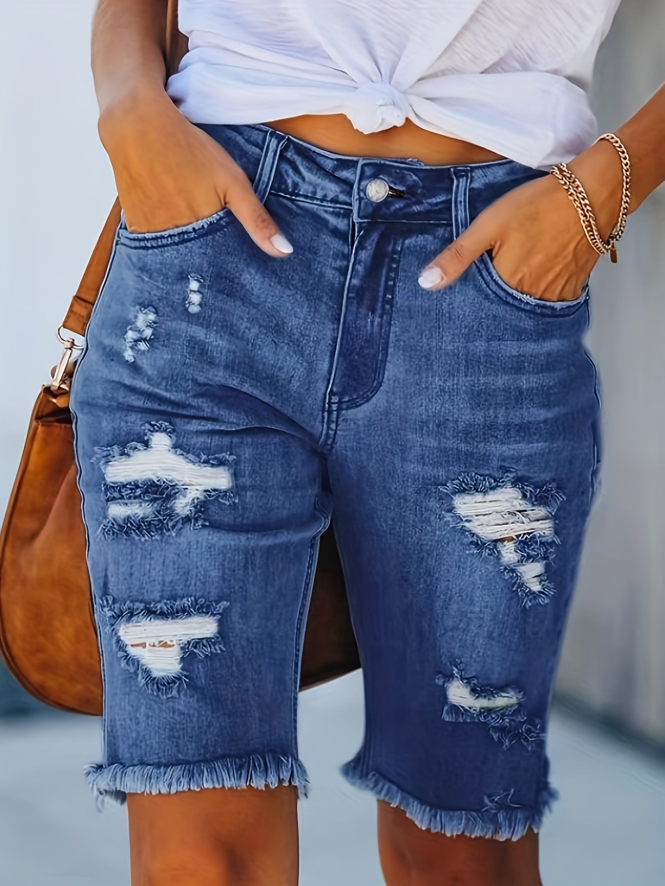 Damen Bermuda Jeans Shorts im Destroyed Look – Modische Sommer-Basics mit Fransen und Rissen